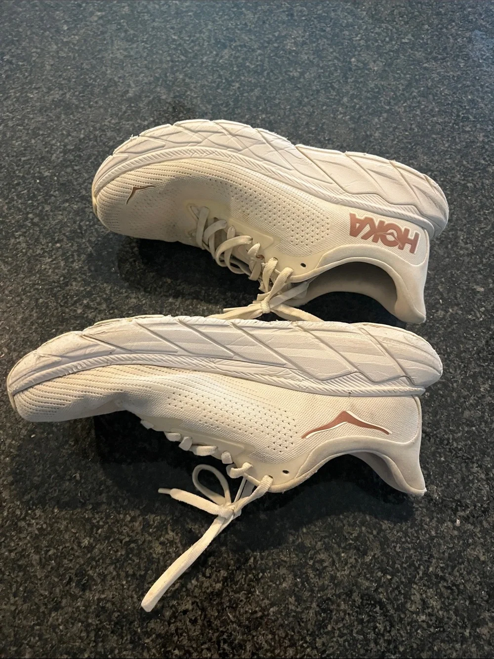 Hoka Arahi Women’s Size 9 Sneakers with Gold Logo